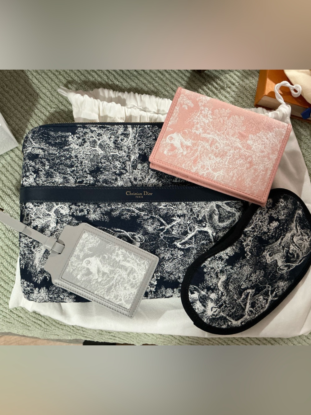 Authentic Dior Toile Travel Set - brand new in box - purchased at Dior boutique - Picture 3 of 5
